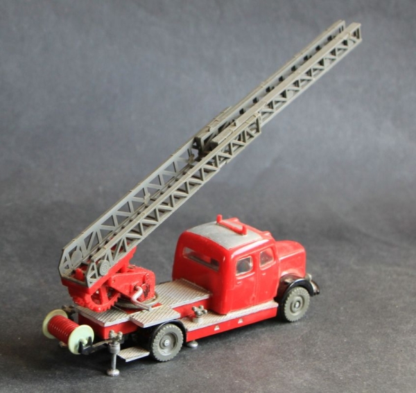 Siku Mercedes-Benz Metz DL 22 Firebrigade V56 Plasticmodel 1956 (1039)